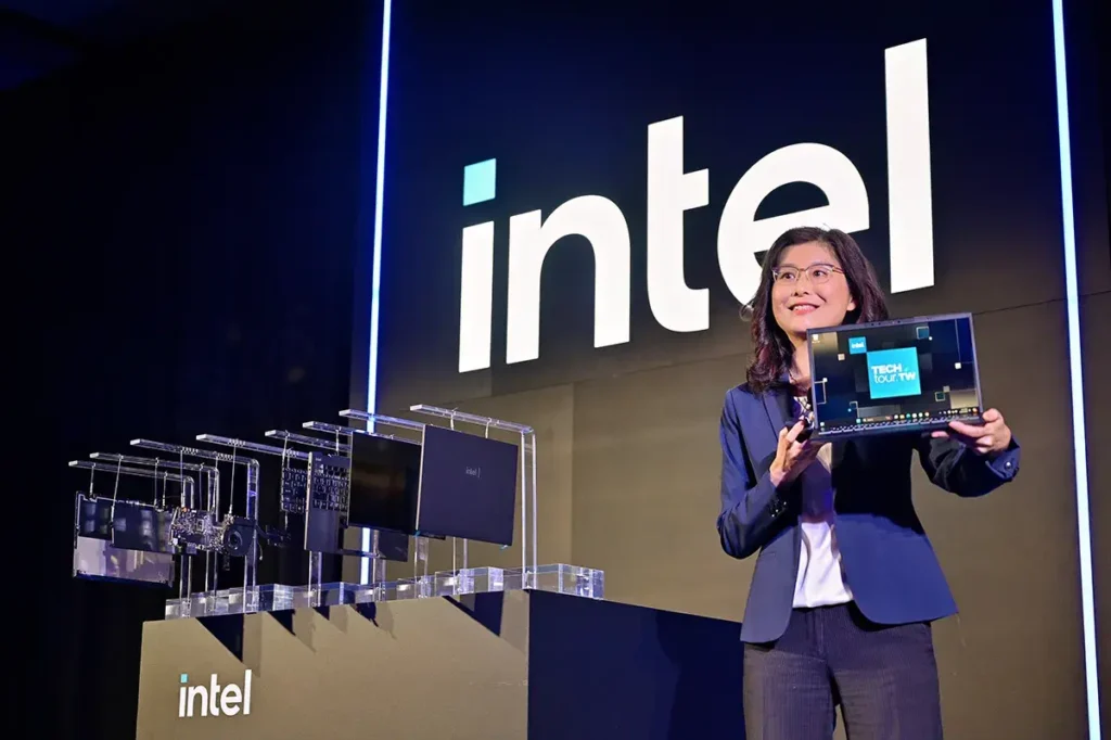 Intel Lunar Lake A New Era of Computing 3 Intel Lunar Lake A New Era of Computing